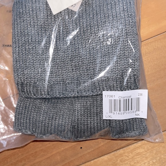 UGG Men’s Knit Flip Top Gloves/Mittens in Gray - Picture 10 of 12